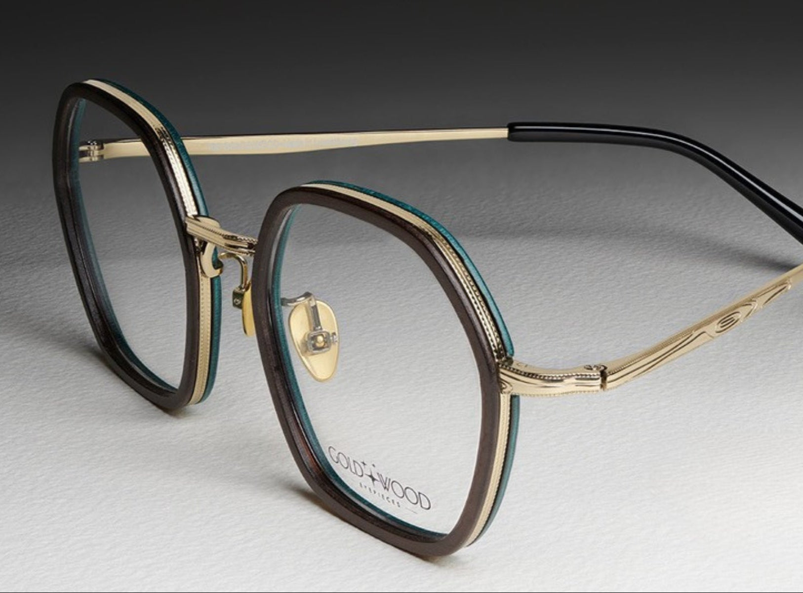 gold_and_wood_f30908e2-f80e-4f31-a705-58010c849921.jpg